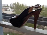 Лот: 2842311. Фото: 2. Босоножки лакированные. Женская обувь