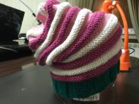Лот: 12103619. Фото: 2. Цветная, вязанная шапка - ручная... Вязание, шитье