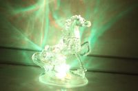 Лот: 3411296. Фото: 3. Лошадь с мерцающей цветной подсветкой... Сувениры, подарки