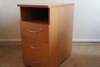 Лот: 3635900. Фото: 4. Стол офисный с тумбой. Красноярск