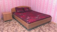 Лот: 3608552. Фото: 2. Кровать 1,6х2, матрас, тумба. Мебель для спальни