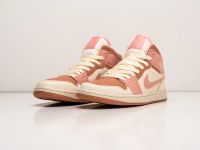 Лот: 20278342. Фото: 2. Кроссовки Nike Air Jordan 1 Mid. Женская обувь