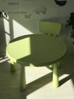 Лот: 18024385. Фото: 2. Круглый зелёный стол и два стула... Детская мебель