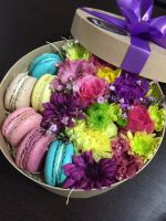Лот: 7121718. Фото: 4. FlowerBox с макарунами (хризантема... Красноярск