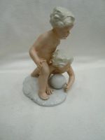 Лот: 25849355. Фото: 2. Путти, дети играющие с мячом Schaubach-Kunst... Антиквариат