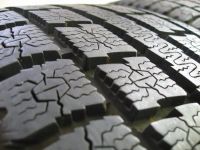 Лот: 6784635. Фото: 2. Зимняя резина Toyo/GoodYear 185... Шины, Диски
