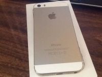 Лот: 5325611. Фото: 3. iphone 5s gold 16gb еще на гарантии. Красноярск