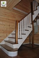 Лот: 6137815. Фото: 2. Лестница деревянная двухцветная... Срубы и конструкции