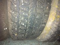 Лот: 2169286. Фото: 2. два шипованых на R13 на жигули... Шины, Диски