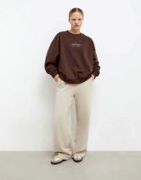 Лот: 24354410. Фото: 2. Коричневый свитшот oversize с... Женская одежда