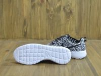Лот: 14957992. Фото: 2. Кроссовки Nike Roshe Run серые. Женская обувь