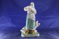 Лот: 25731907. Фото: 6. Фарфоровая статуэтка Свинарка...