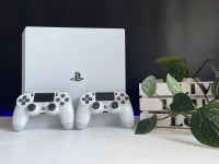 Лот: 21140244. Фото: 3. PS 4 pro 1 tb белая + 2 геймпада... Компьютеры, оргтехника, канцтовары