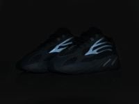 Лот: 13948672. Фото: 7. Кроссовки Adidas Yeezy Boost 700...