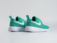 Лот: 3701795. Фото: 2. Кроссовки Nike Roshe Run. Женская обувь