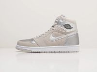 Лот: 18655817. Фото: 2. Кроссовки Nike Air Jordan 1 Mid. Мужская обувь