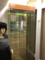 Лот: 8573153. Фото: 3. Шкаф стеклянный в отличном состоянии. Мебель