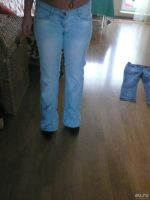 Лот: 3808758. Фото: 2. джинсы светлые. Женская одежда