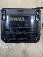 Лот: 21106456. Фото: 2. Зарядное устройство dcb107 Dewalt. Инструмент и расходные