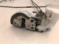 Лот: 21704130. Фото: 2. замок двери Toyota Raize A200A. Автозапчасти