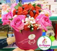Лот: 10932574. Фото: 2. Букет из Клубники в Шляпной коробочке... Цветы, букеты