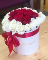 Лот: 6650596. Фото: 2. Розы в шляпных коробках.25 роз... Цветы, букеты