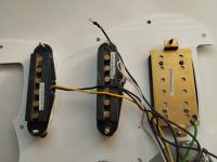 Лот: 20739884. Фото: 7. Пикгард со звукоснимателями Squier...