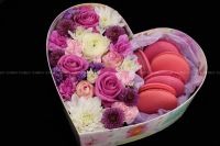 Лот: 7360340. Фото: 2. FlowerBox с макарунами (Роза... Цветы, букеты