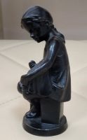 Лот: 25856825. Фото: 2. Статуэтка Девочка вышивает голубя... Антиквариат
