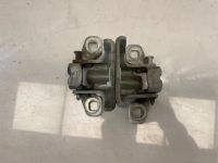Лот: 21702452. Фото: 2. кронштейн двери Nissan Terrano... Автозапчасти