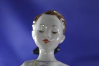 Лот: 25633316. Фото: 6. Фарфоровая статуэтка Юная помощница...