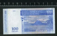 Лот: 20981758. Фото: 2. Мадагаскар 100 ариари 2004 ггод... Банкноты
