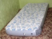 Лот: 539123. Фото: 3. Надувной одноместный матрас-кровать... Красноярск