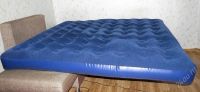 Лот: 1845105. Фото: 2. Надувной матрас-кровать "Королевский... Туризм