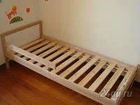 Лот: 9218885. Фото: 2. Кровать буковая для детей младшего... Детская мебель