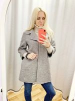 Лот: 14715576. Фото: 2. Пальто букле короткое. Женская одежда
