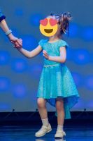 Лот: 24923305. Фото: 3. Платье нарядное со шлейфом. Дети растут