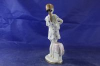 Лот: 25633316. Фото: 4. Фарфоровая статуэтка Юная помощница... Красноярск