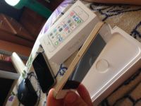 Лот: 5750367. Фото: 3. Продам айфон 5s золото 16гиг. Красноярск