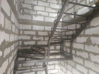 Лот: 18570773. Фото: 5. Лестница с поворотными ступенями...