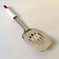 Лот: 6460329. Фото: 2. 🥘 Лопатка кулинарная с красно-белой... Посуда, кухонная утварь