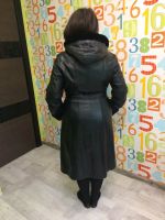 Лот: 8469254. Фото: 2. Теплая кожаная дубленка. Женская одежда