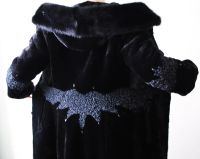 Лот: 5241660. Фото: 4. Шуба мутоновая с каракулевыми... Красноярск