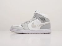 Лот: 18712668. Фото: 2. Кроссовки Nike Air Jordan 1 Mid. Мужская обувь