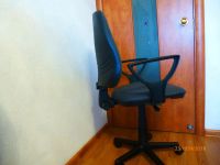 Лот: 12674593. Фото: 4. Кресло офисное серое..новый гобелен... Красноярск
