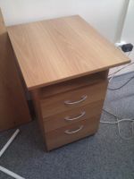 Лот: 4148230. Фото: 2. Стол офисный с тумбой. Офисная мебель и домашние кабинеты