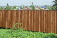 Лот: 7105306. Фото: 3. Забор профнастил "Под дерево... Строительство и ремонт