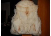 Лот: 4930376. Фото: 2. Жилет из меха лисы. Женская одежда