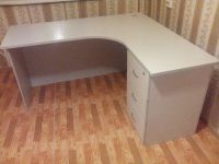 Лот: 6847517. Фото: 3. Стол офисный угловой 150х140х75мм... Мебель