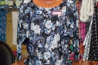 Лот: 8870752. Фото: 2. Блуза женская , синие цветы... Женская одежда